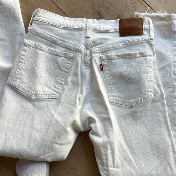 White Levi’s 501 Jean - Picture 3 of 5